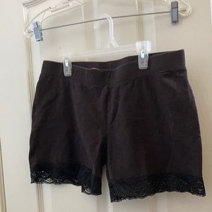 FINAL MARKDOWN Junior no boundaries lace trim shorts xl